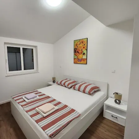 Apartmani M&L I M&J Malinska Exteriér fotografie