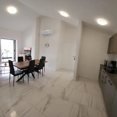 Apartmani M&L I M&J Malinska Exteriér fotografie