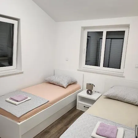 Apartmani M&L I M&J Malinska Exteriér fotografie