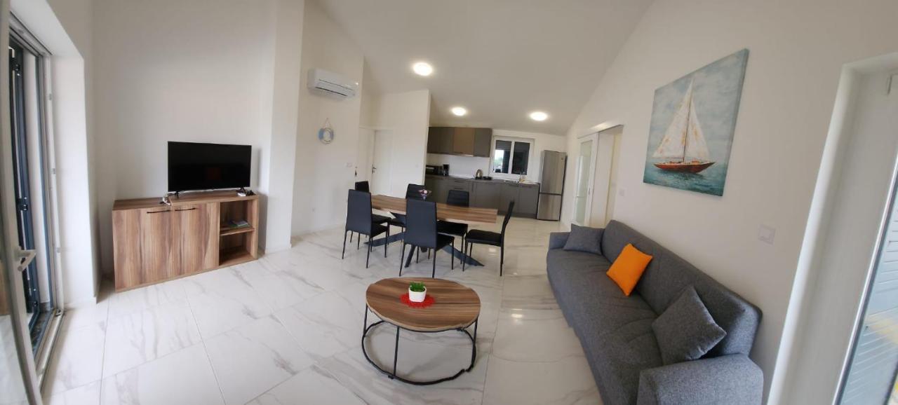 M&l I M&j Apartment Malinska