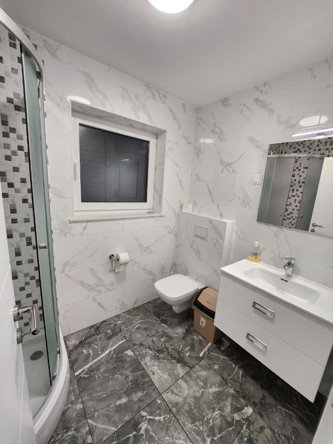 Apartment M&l I M&j *
